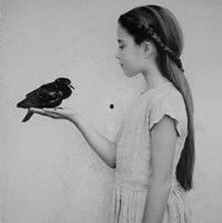 欧美头像低头全身图片,低头沉思的潮流身影